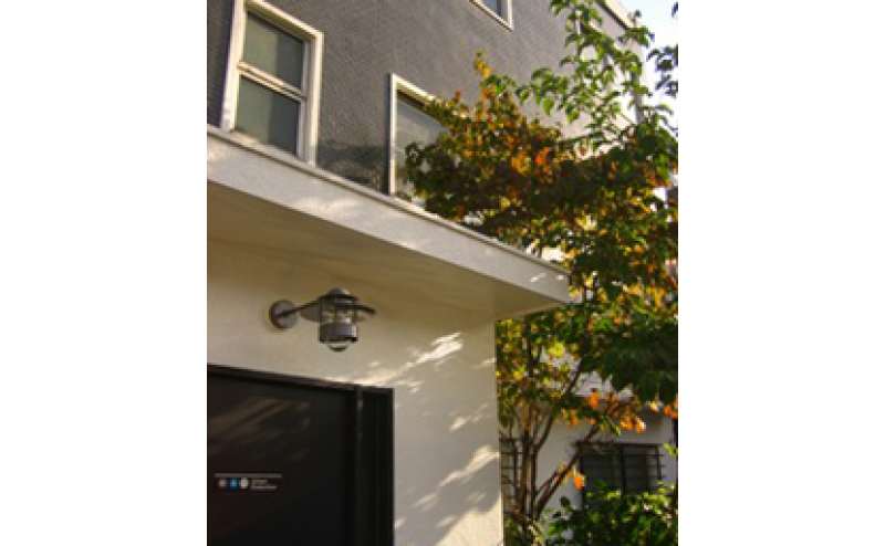 建物の正面の入り口の扉