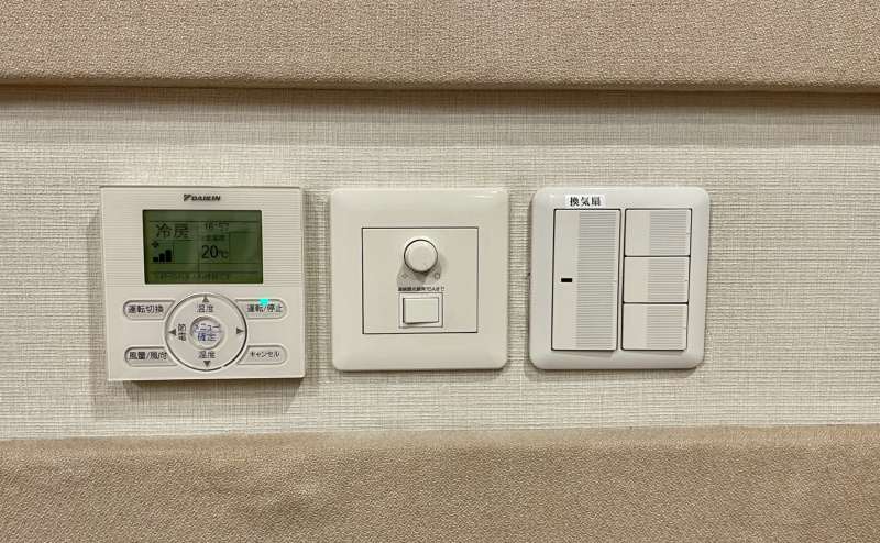 【※エアコンスイッチは隣の「防音ルーム7C」と共用です。空調調整はお隣と譲り合ってご利用ください】 - TIME SHARING 四谷 ダンスルーム7Dの写真