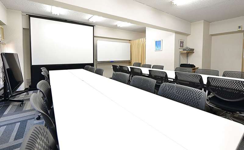 最大収容人数は24名様ですが、18名様でゆったりご利用いただけます