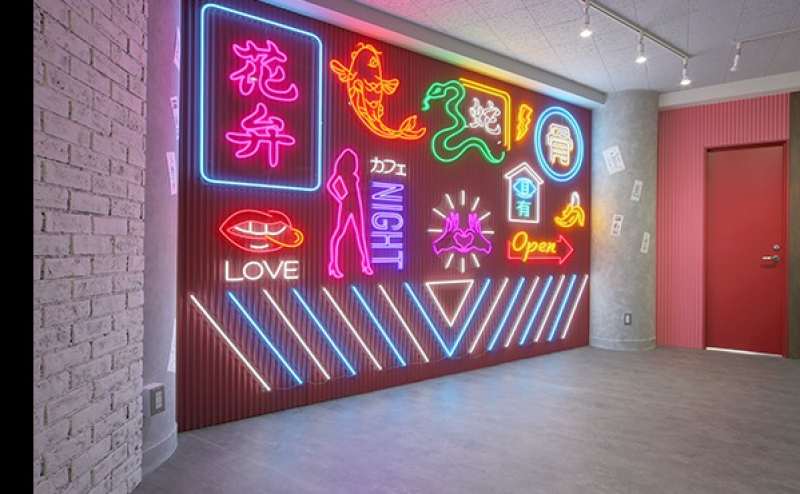 ネオンブース怪しげなイメージのブースです