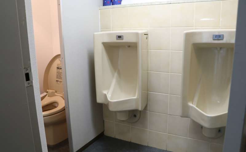 【階段下に男性トイレがございます】 - TIME SHARING 六本木 第6DMJビル 4Bの写真