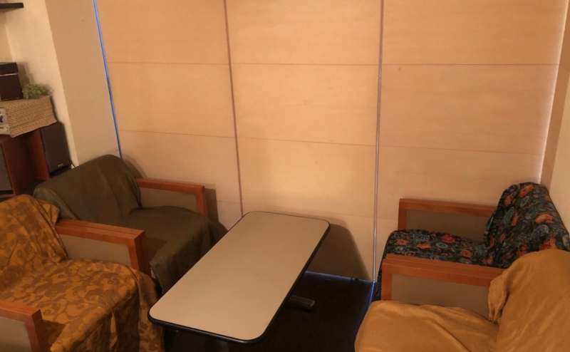 間仕切りの室内側。さらに落ち着いた雰囲気になります