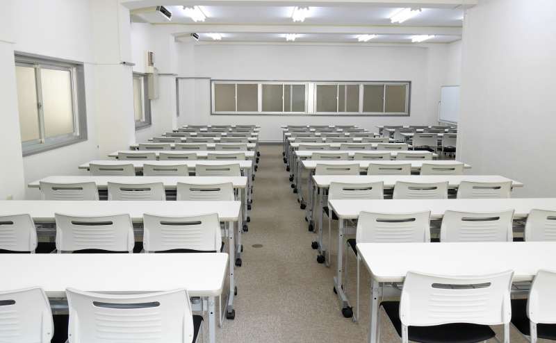 【飯田橋】4階大会議室B 飯田橋駅徒歩3分 最大収容69名 格安の駅近 貸し会議室