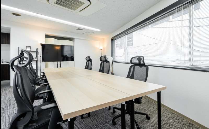 アオトネスト3階A席/プレミアムエコノミー感覚の上質な広々ワークスペースで高い集中力を 青砥駅徒歩1分 駅近 1時間から利用可 Wi-Fi無料 冷蔵庫他設備充実