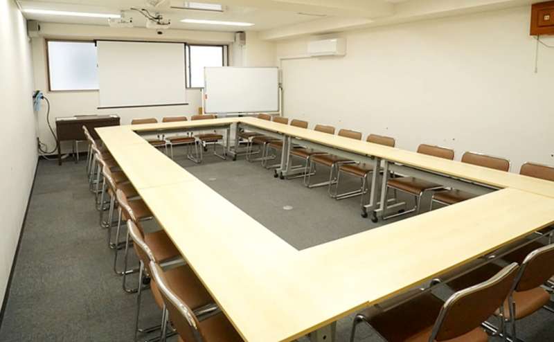 駅近で迷わない場所にあります。プレゼンテーションや説明会はいかがでしょうか