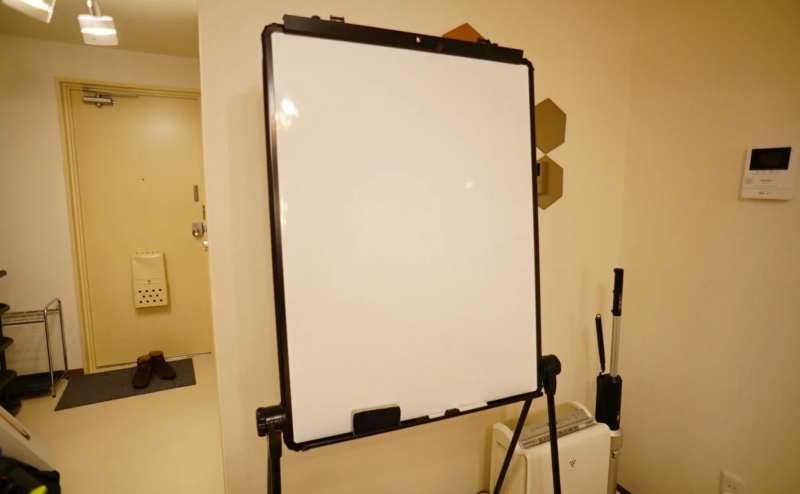 会議やセミナーにご利用いただけるホワイトボード。有料オプションです