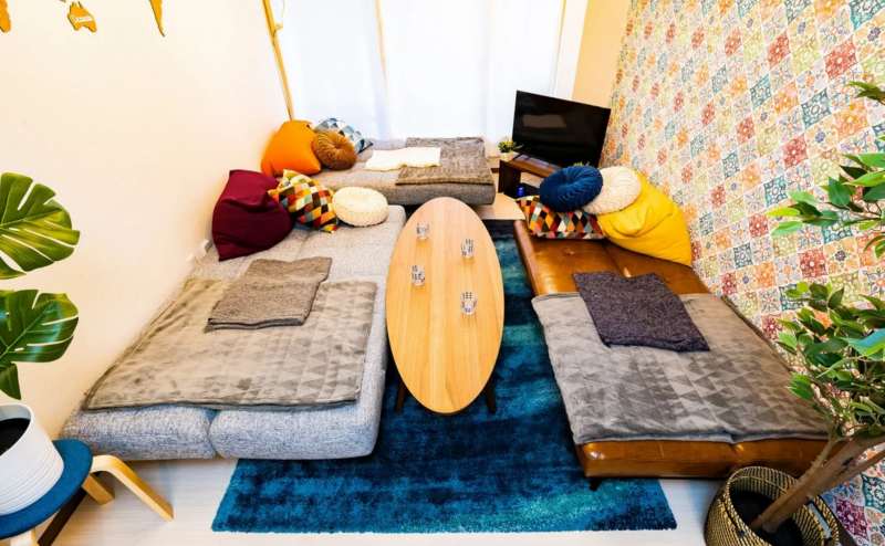 ソファは倒してフラットにすることもできます。座っておしゃべりしたりゲームをしたり…リラックスできるスペースです