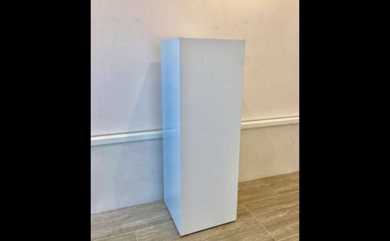 彫刻台（天板：30×30×高さ90）３つございます