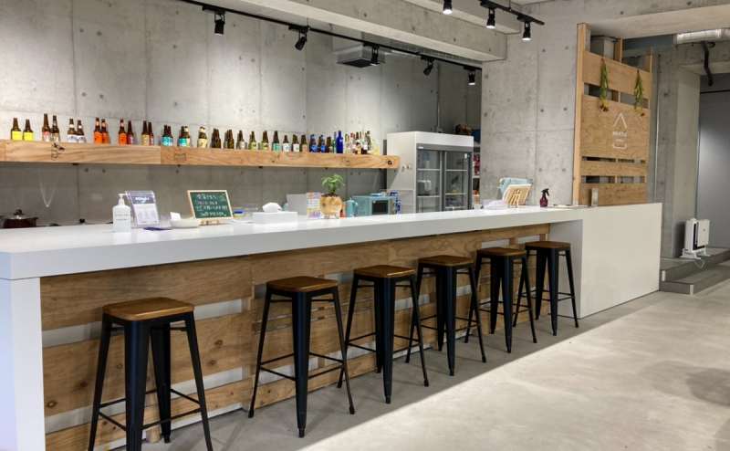 流し2口/IHヒーター/全自動製氷機/6名掛けカウンターを備えた大型キッチン