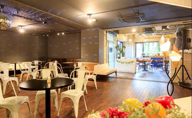 ミラーボールの回るダンスホールのような空間 - グレイドパーク池袋（旧：ELLARE）の写真