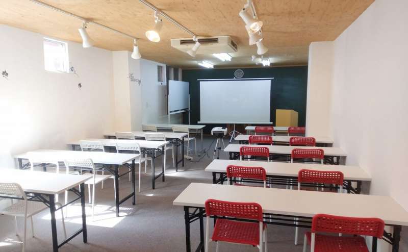 【お気軽会議室】天文館中心部で24時間利用可能な本格的セミナースペース,WiFiの利用できます。