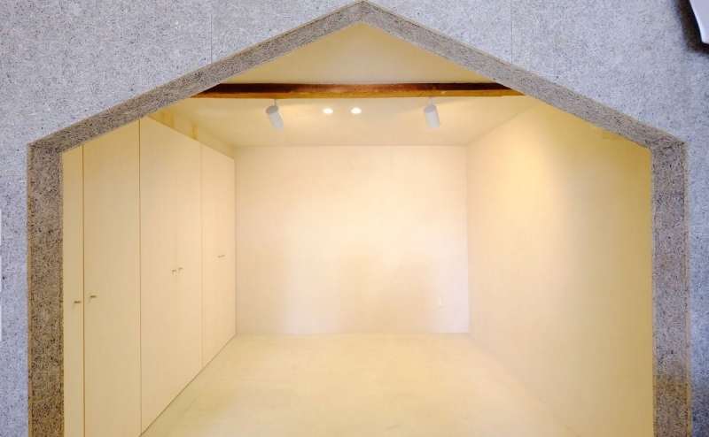 6畳ほどの店内奥のフリースペースは自由にお使いください。