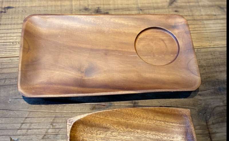 ナチュラルな風合いが嬉しい木のお皿をご用意しております