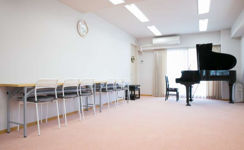 机や椅子のレイアウトは用途に合わせて自由に変更いただけます（必ず現状復帰をお願い致します）