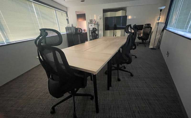 「貸切」でレイアウト変更も可能です。会議やセミナー、勉強会にも