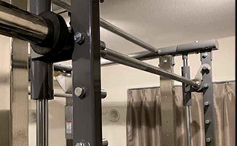 本格的なトレーニングにおすすめ。パワーラックはタフスタッフ社製、スミス付きで安全です