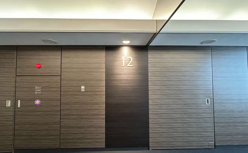 【エレベーターで12階にお降りください】
