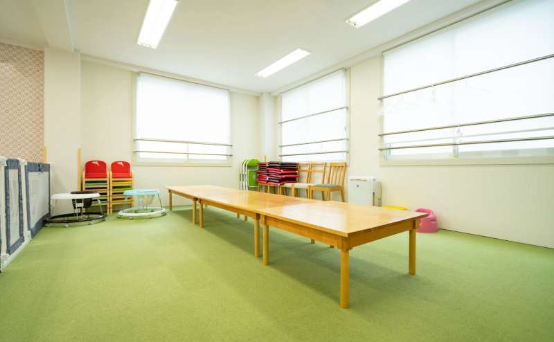 窓の多い明るく開放的なスペースを格安でご利用いただけます