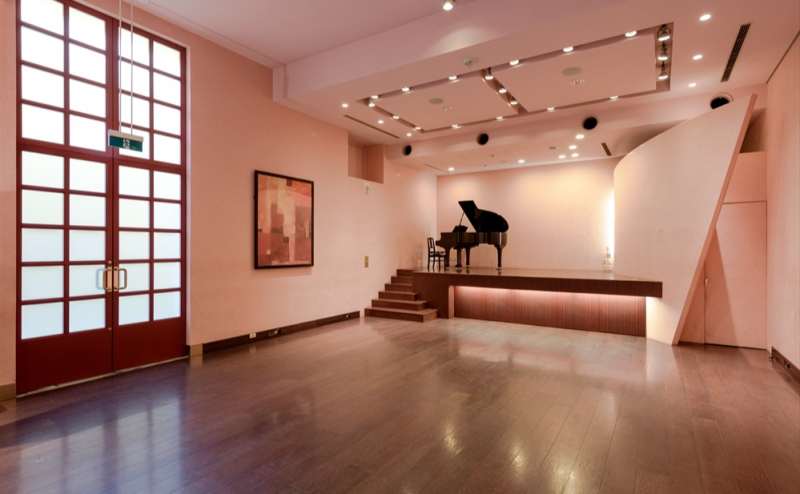 地下メインフロア