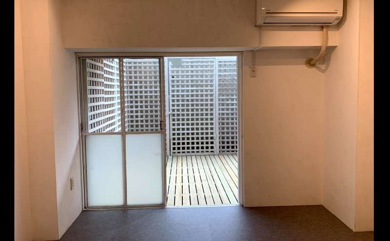 一階にはウッドデッキもあります。