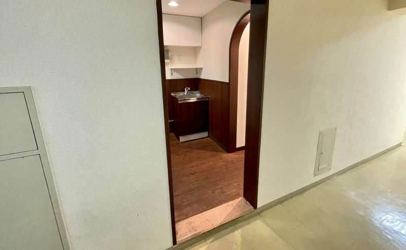 【廊下の真ん中に男女別トイレがございます】 - TIME SHARING 四谷8Aの写真