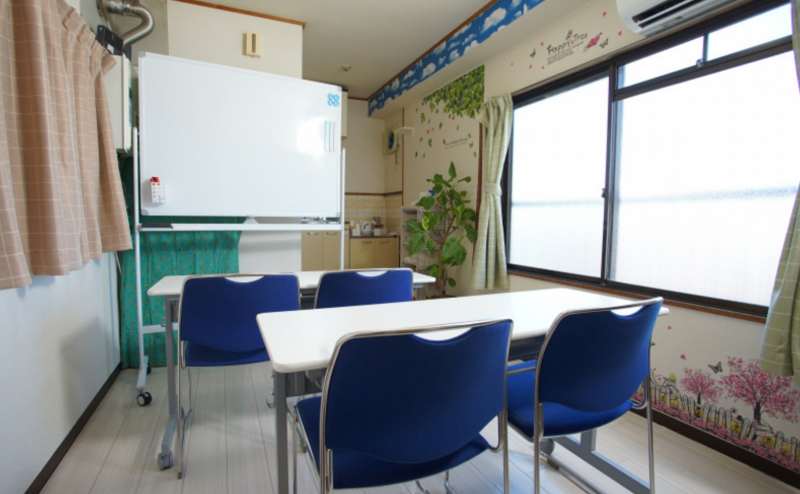 ホワイトボードあり。研修会やセミナーにもぴったりの駅から徒歩25秒！