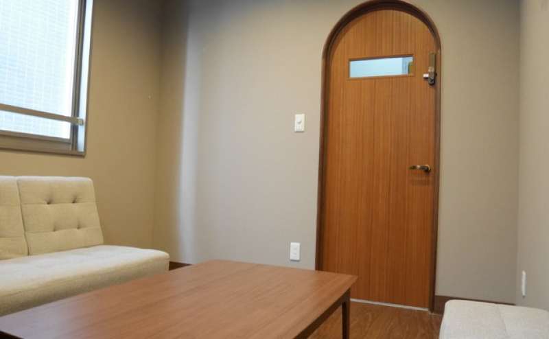 オシャレなドアはまるでカフェ風