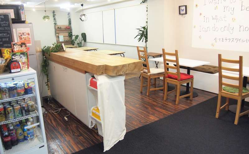 人気のカウンターテーブルでお家カフェやバー気分など、手軽に特別感を演出。