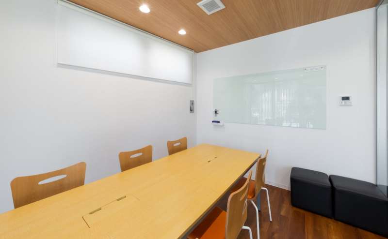 レンタルスペース 清潔でおしゃれなガラス張り部屋