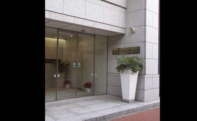 『日本橋本町プラザビル』 このビルの地下一階です。