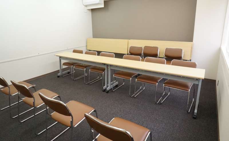 机は簡単に折り畳めます。レイアウトはご自由にご変更いただけます