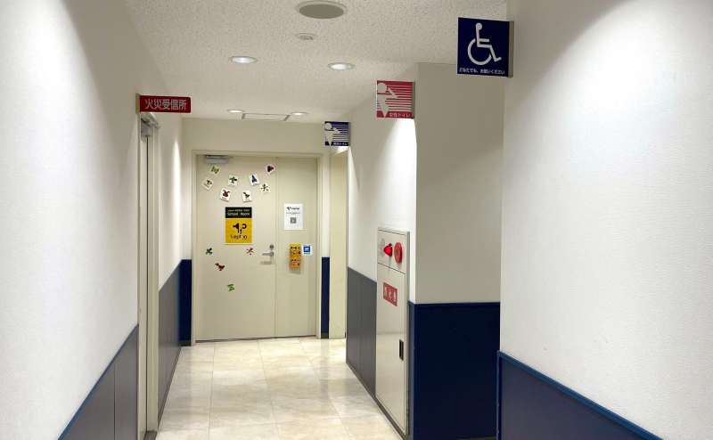 【お手洗いは共用部にございます】