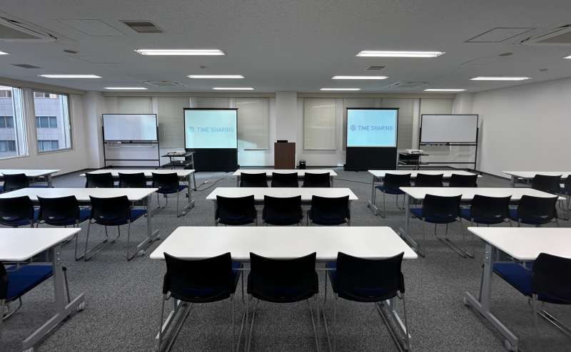 【司会台、ホワイトボードも無料でご利用いただけます】 - TIME SHARING 京橋 SC新京橋ビル 7Aの写真