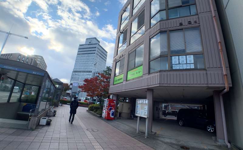 【お気軽会議室 金沢安江町 103号室】金沢駅徒歩８分、24時間・35名可の貸会議室、WiFi、プロジェクター＆100インチスクリーン、サテライトオフィス・教室・ボードゲーム等に使えるレンタルスペースのアクセス2