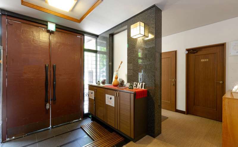 施設玄関　トイレ