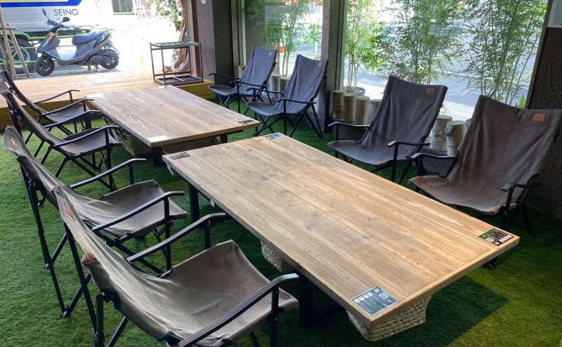 大自然の中のキャンプ場をイメージした店内でくつろぎのひとときをお過ごしください