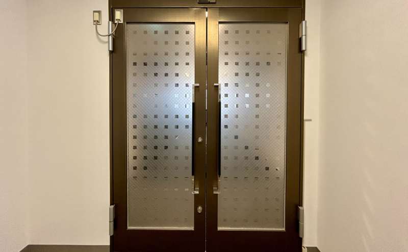 【オートロックのため、一時退出時は必ずカードキーをお持ちください】