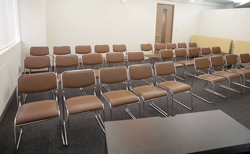 スクリーン、プロジェクターも無料備品です。ご自由にご利用いただけます