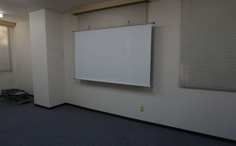 プロジェクタースクリーンの貸出もあります