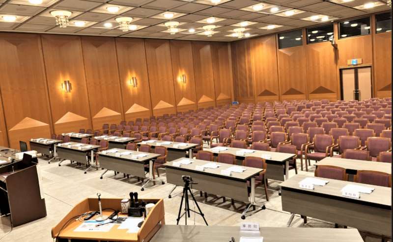 利用例：全体会議。オプションも格安でご用意しております