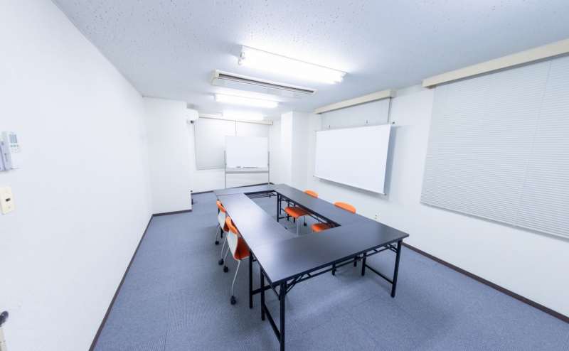 通常はロの字の会議タイプて貸し出ししています