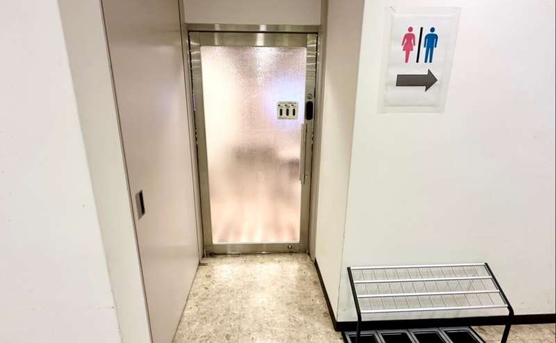 【エレベーターを降りて右手に進むとスペース入り口の扉がございます】 - TIME SHARING 竹橋 廣瀬第2ビル B1Fの写真
