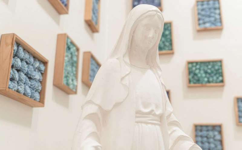 マリア像を設置しています。ストーリーを感じさせる写真撮影が可能です