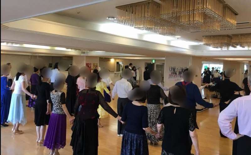 ダンスパーティー