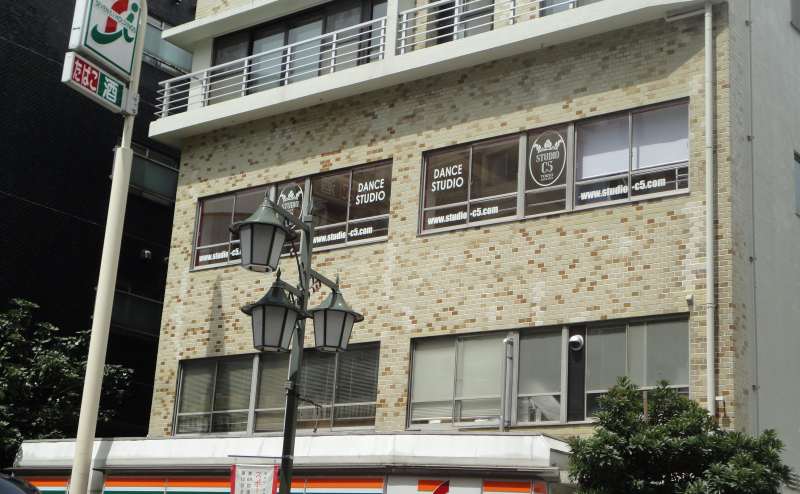 1階はセブンイレブンさん