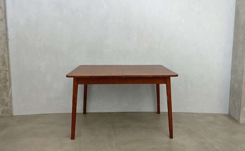 木製伸縮テーブル(収納時)｜幅：120cm / 奥行：80cm / 高さ：72cm ×1