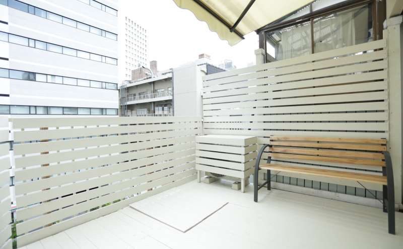 広めのバルコニーがございます。