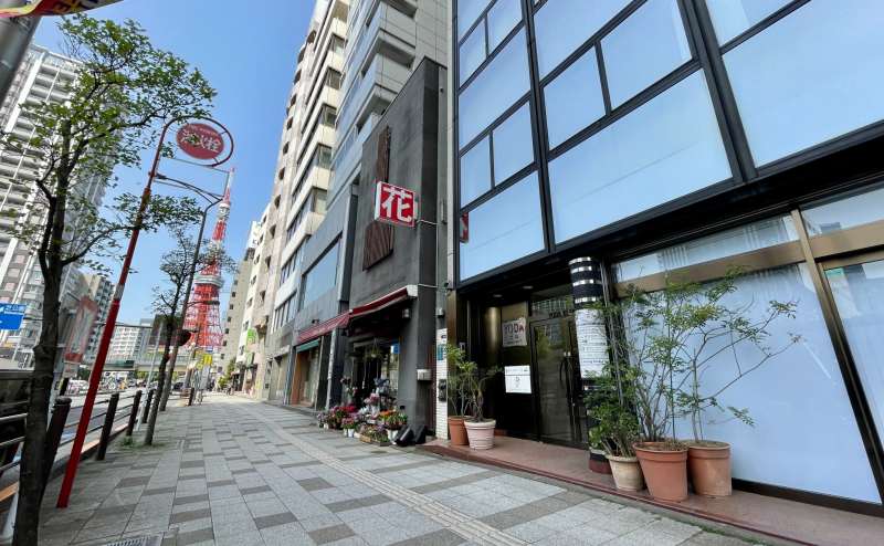 【東京タワーを正面に見て、お花屋さんのすぐ手前が当ビルです】 - TIME SHARING 田町赤羽橋 8Cの写真