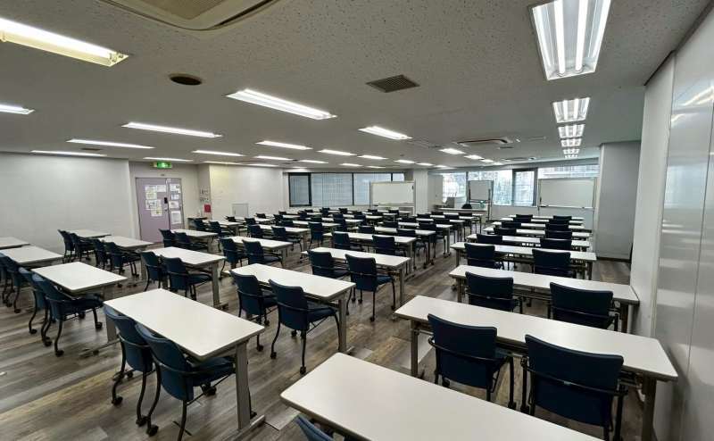 【プロジェクターやマイク類は有料備品のためオプションよりお申込みください。】