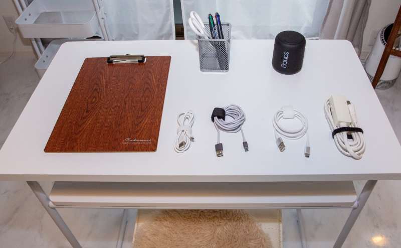 各種充電ケーブル、Bluetoothスピーカー